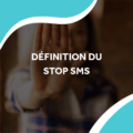 image d'une femme qui tend la main pour dire stop avec le titre définition du stop sms