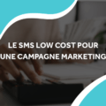 image d'une personne qui fait des calcules avec le titre le sms low cost pour une campagne marketing