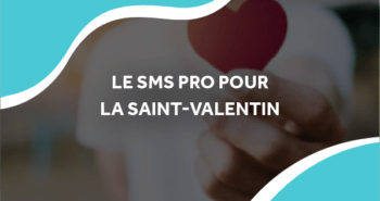 image d'une personne qui tient un cœur en papier avec le titre le sms pour la saint-valentin