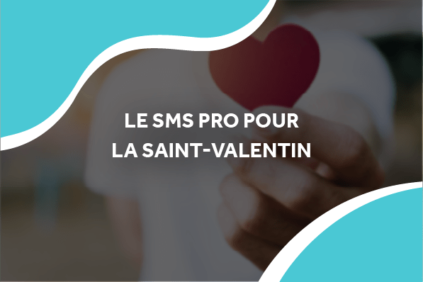 image d'une personne qui tient un cœur en papier avec le titre le sms pour la saint-valentin