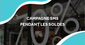 image d'une devanture de boutique avec un sticker de soldes avec le titre campagne sms pendant les soldes
