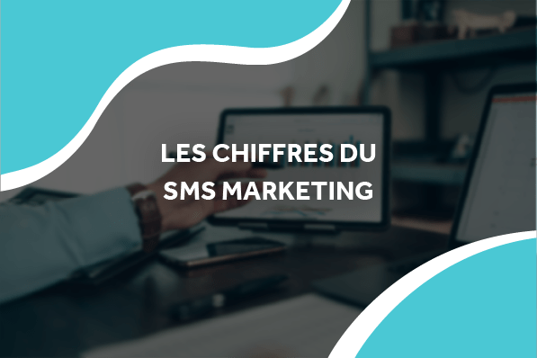 image d'une personne qui montre ses statistiques sur son ordinateur avec le titre les chiffres du sms marketing