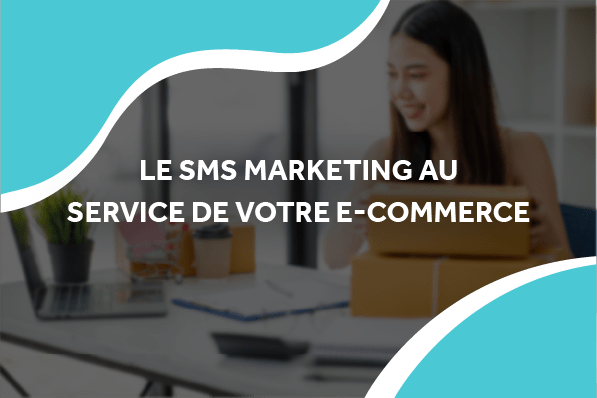 image d'une femme devant son ordinateur avec des colis avec le titre le sms marketing au service de votre e-commerce