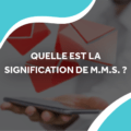 image d'un téléphone avec des icones de mails flottantes avec le titre quelle est la signification de M.M.S. ?